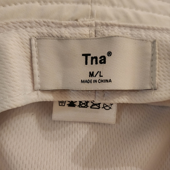 ARITZIA TNA Passenger Bucket Hat Drawstring in White M/L - Picture 3 of 8